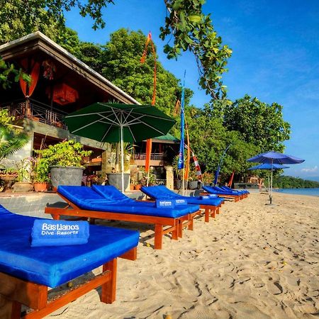 Bastianos Bunaken Dive Resort Екстер'єр фото